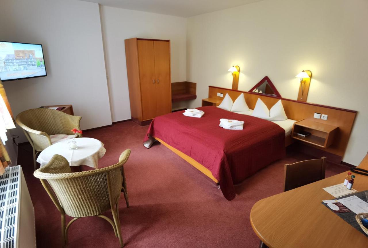 Hotel Zur Goldenen Sonne Quedlinburg Exteriör bild