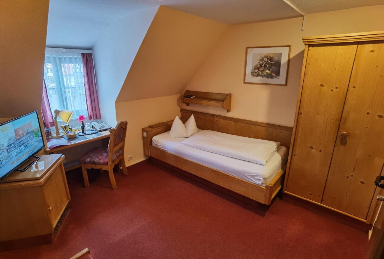 Hotel Zur Goldenen Sonne Quedlinburg Exteriör bild