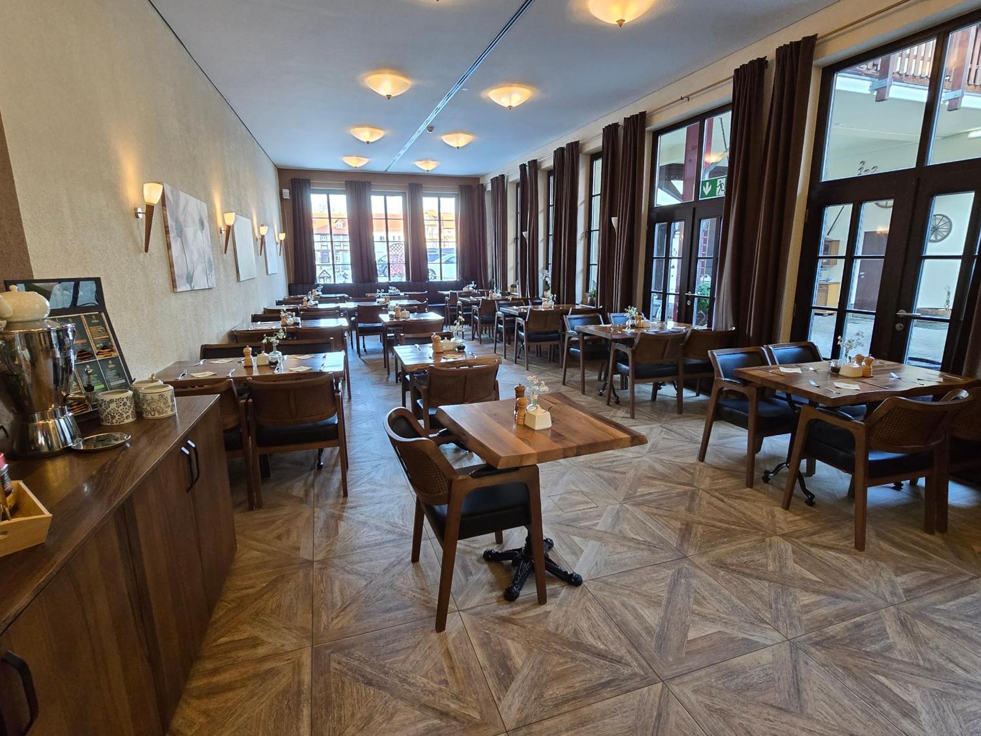 Hotel Zur Goldenen Sonne Quedlinburg Exteriör bild