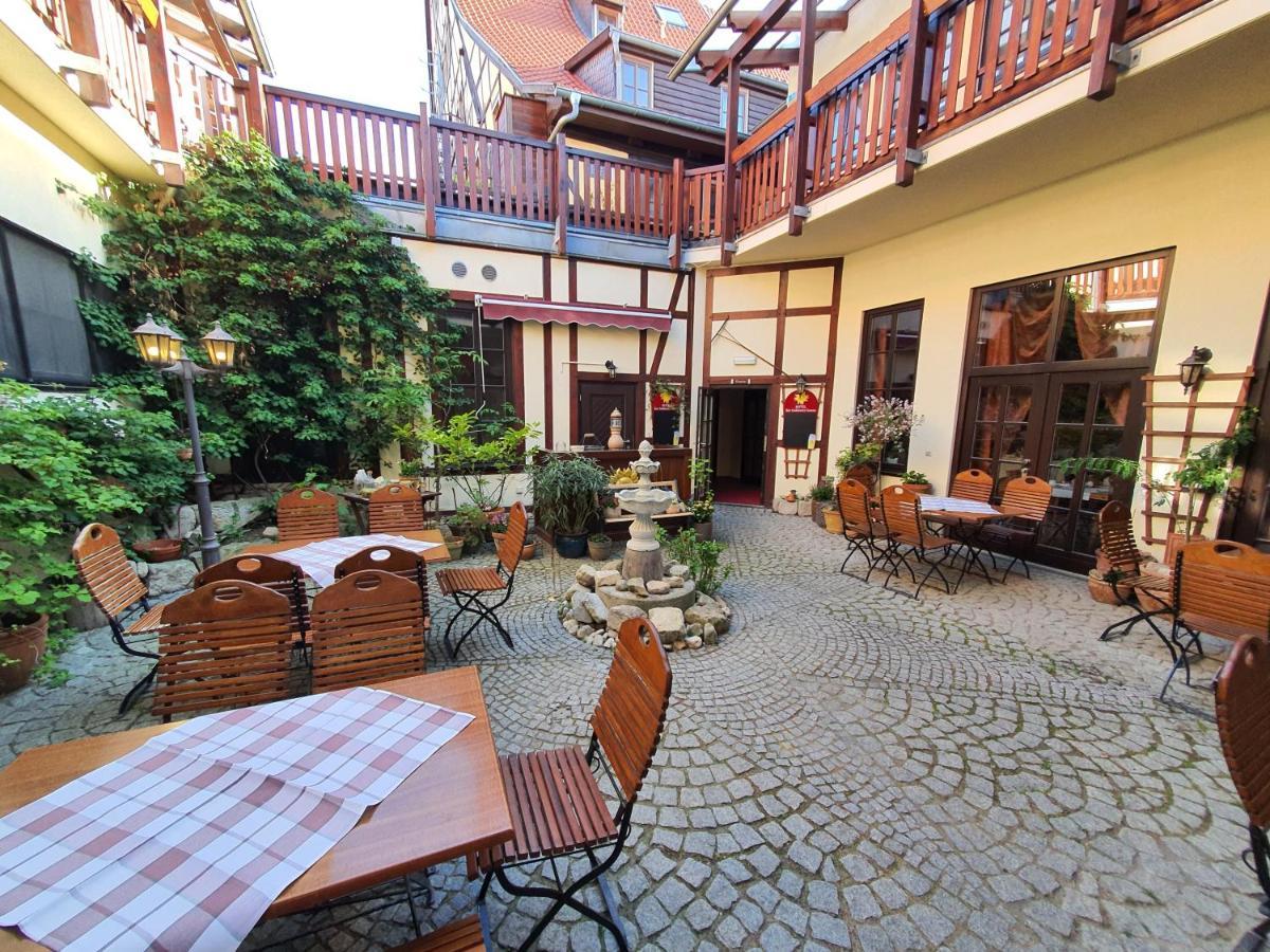 Hotel Zur Goldenen Sonne Quedlinburg Exteriör bild