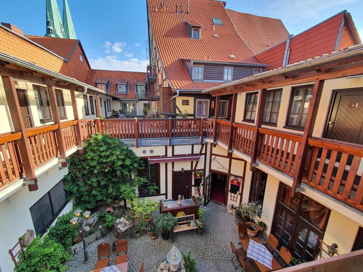 Hotel Zur Goldenen Sonne Quedlinburg Exteriör bild