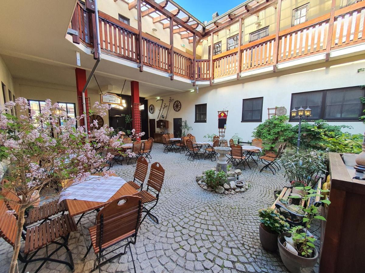 Hotel Zur Goldenen Sonne Quedlinburg Exteriör bild